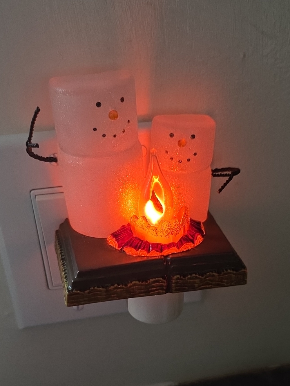 Smores Snowmen Campfire Flicker Flame Nightlight GANZ